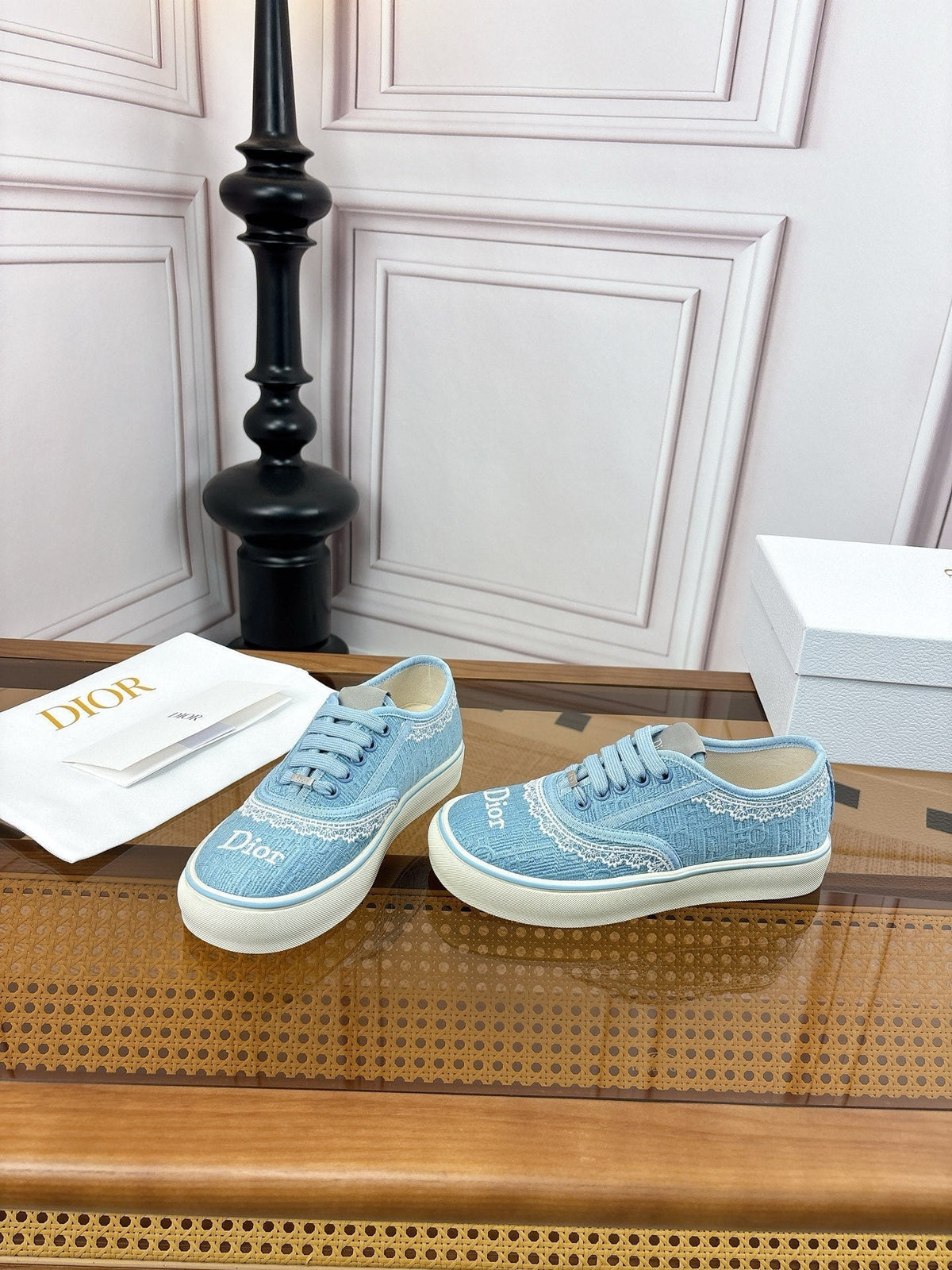 D-Sneakers