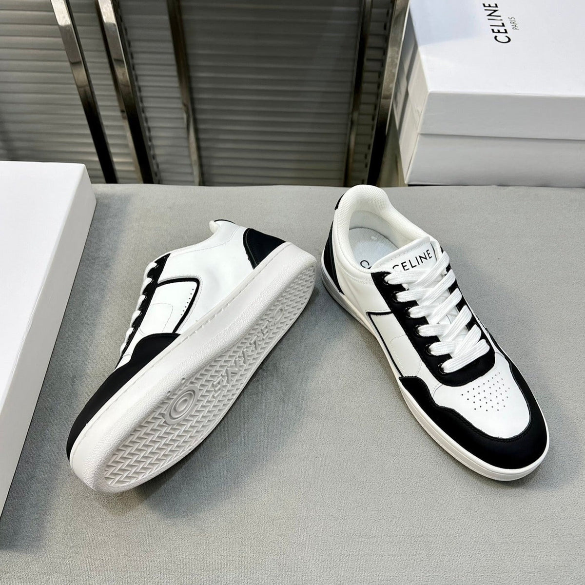 S-Sneakers