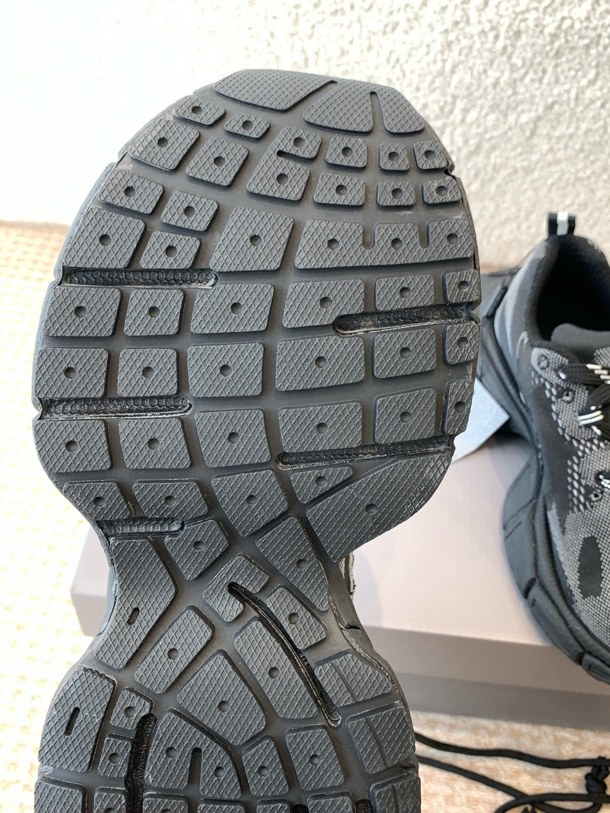 B-Sneakers