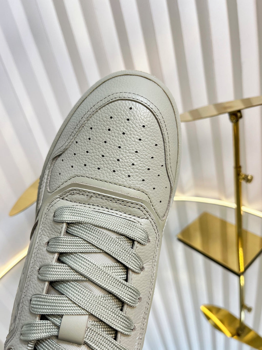 D-Sneakers