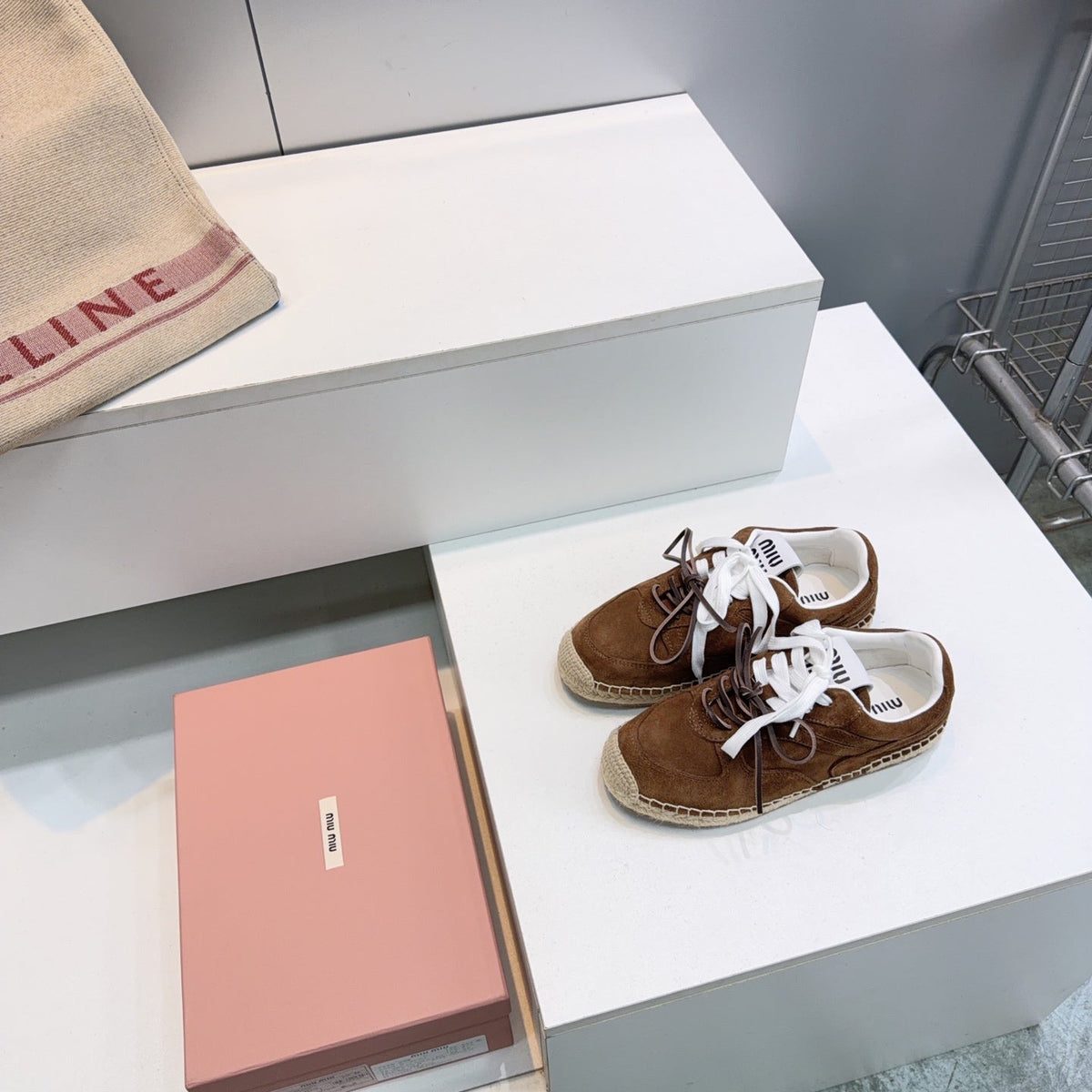 M-Sneakers