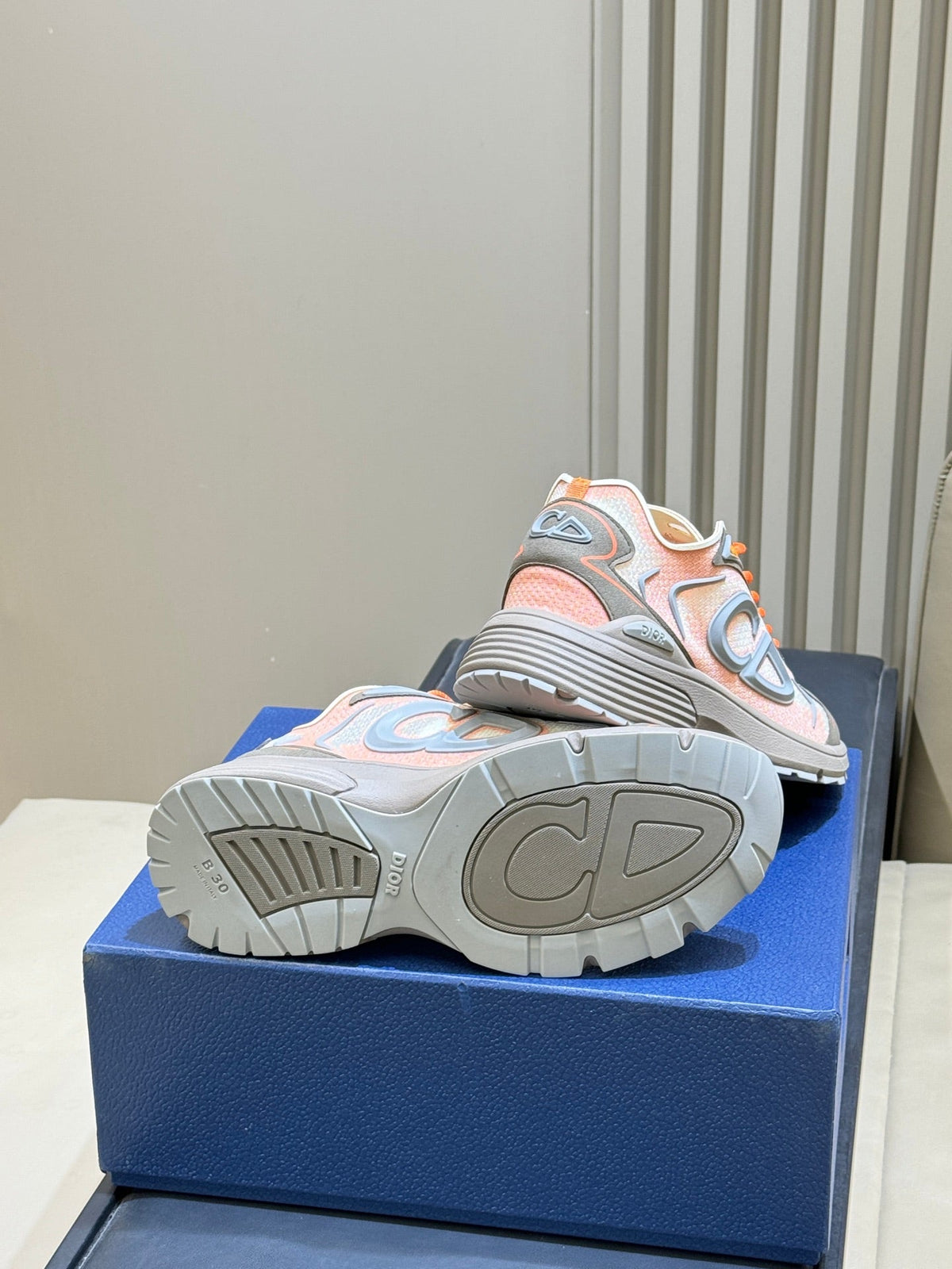 D-Sneakers