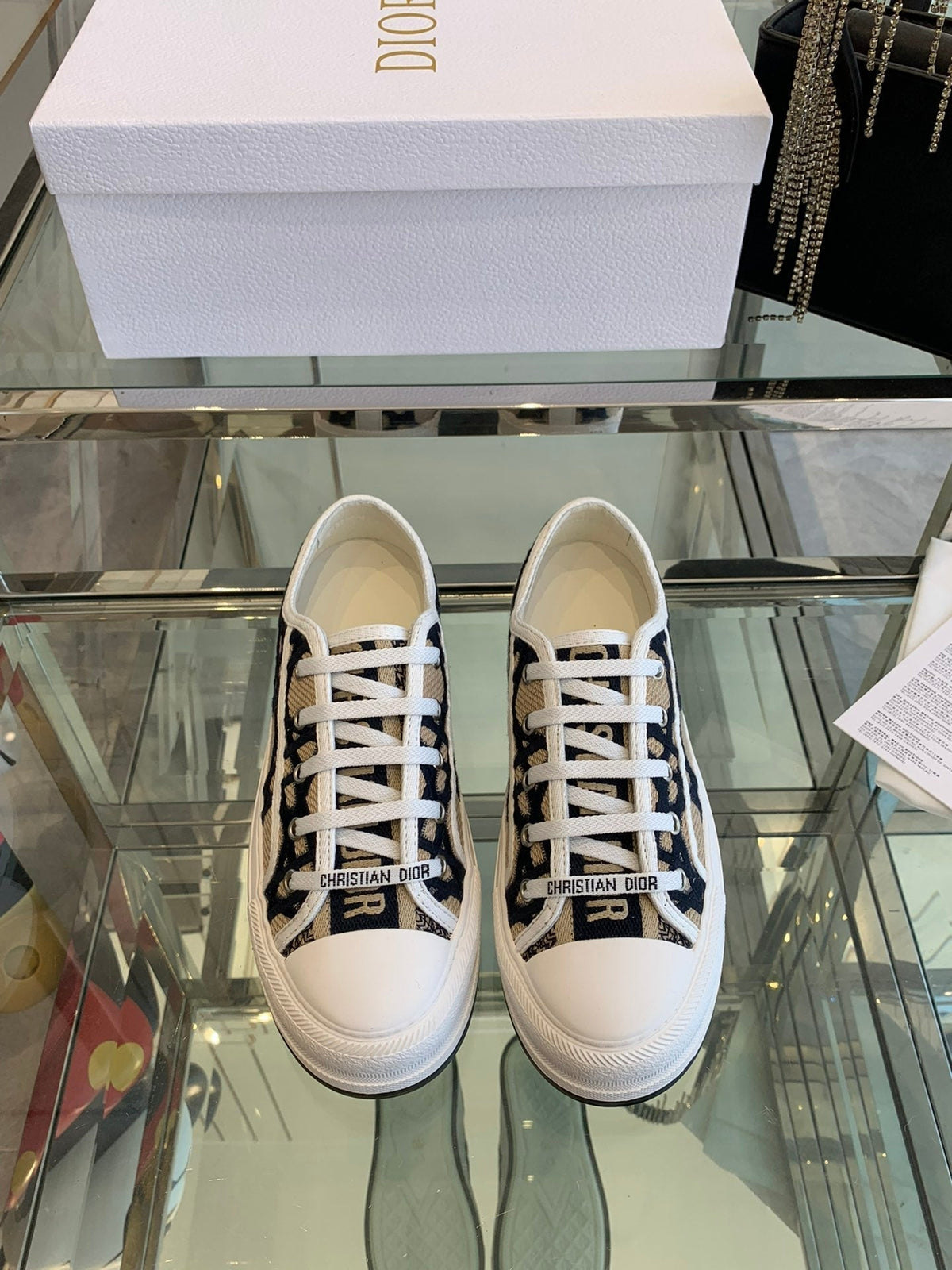 D-Sneakers