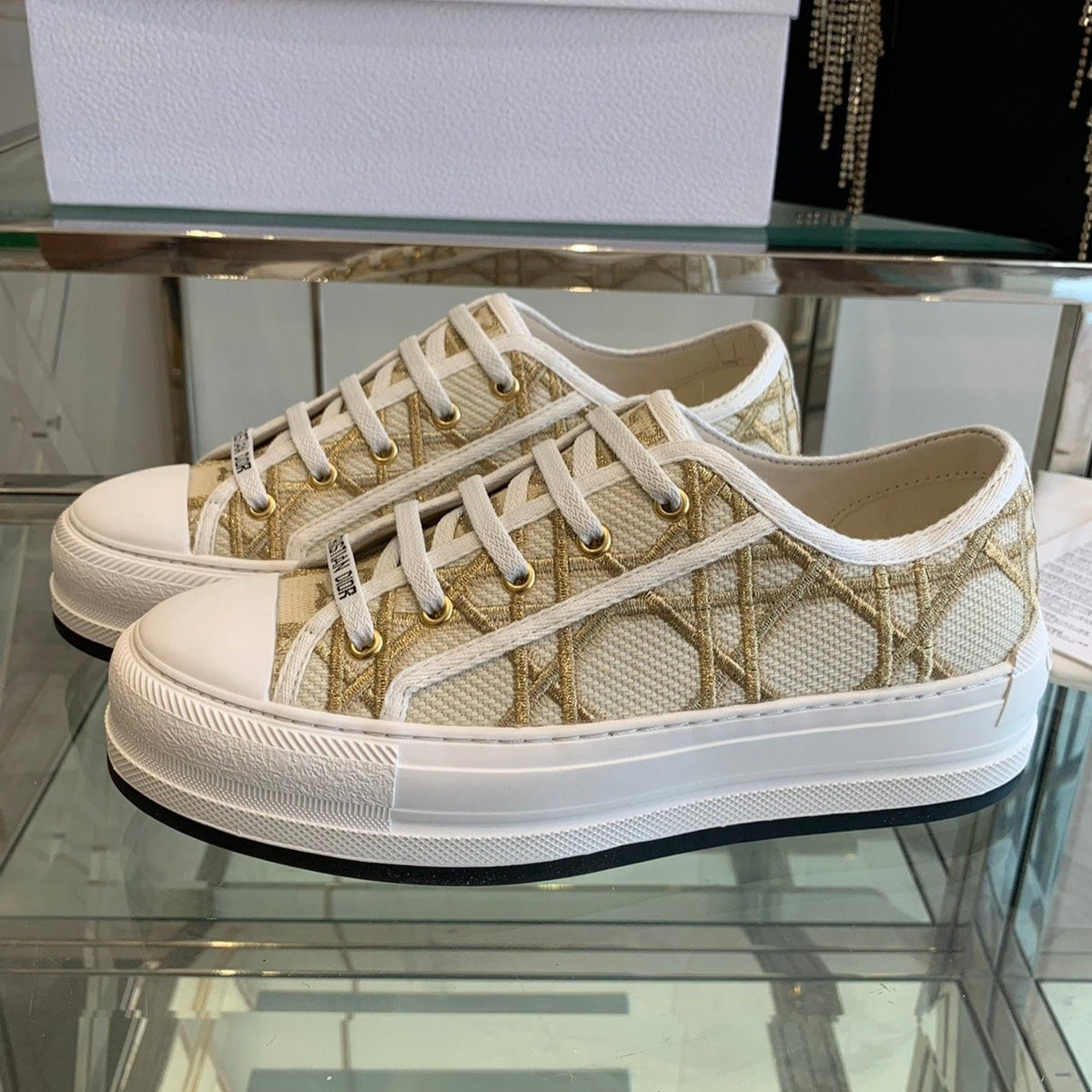 D-Sneakers