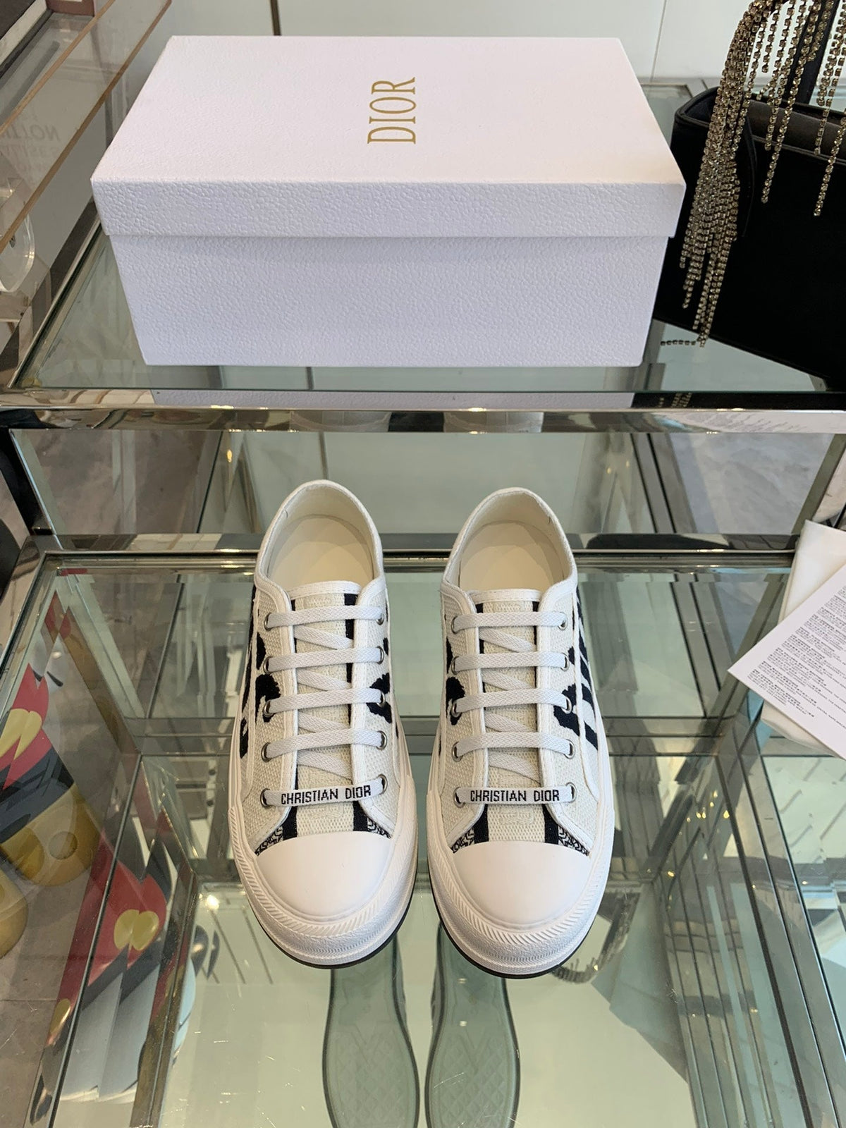 D-Sneakers