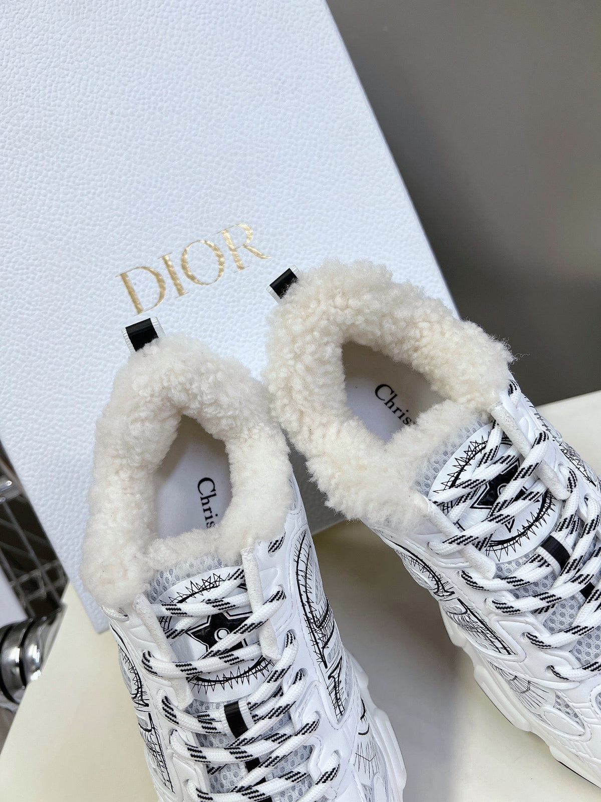 D-Sneakers